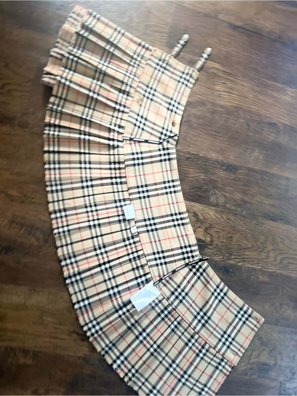 Burberry Beige Plaid Pleated Mini Skirt with Side Buckles - Picture 4 of 9